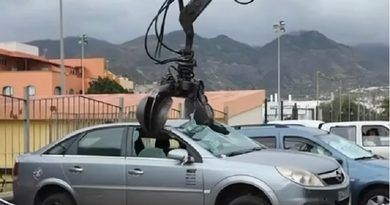 VALSEQUILLO: CONTINÚA LA RETIRADA DE COCHES ABANDONADOS VALSEQUILLO: CONTINÚA LA RETIRADA DE COCHES ABANDONADOS