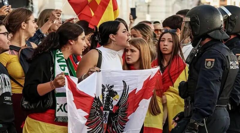 QU&Eacute; PASAR&Aacute; SI LA DERECHA PONE SUS MANOS EN EDUCACI&Oacute;N