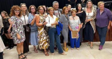 MUJERES CON RA&Iacute;CES: HISTORIAS QUE HACEN PUEBLO