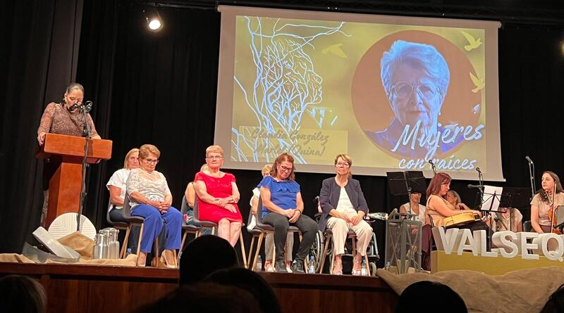 SI&Eacute;NTANSE HOMENAJEADAS TODOS LAS MUJERES RURALES