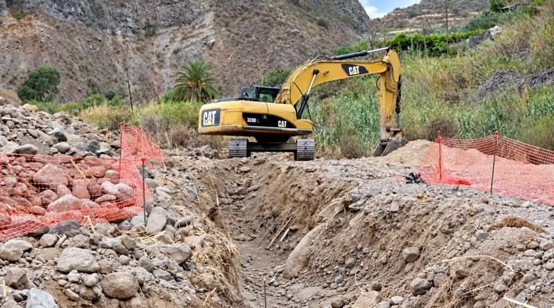 AVANZAN LOS TRABAJOS DE ARREGLO DE LOS BARRANCOS